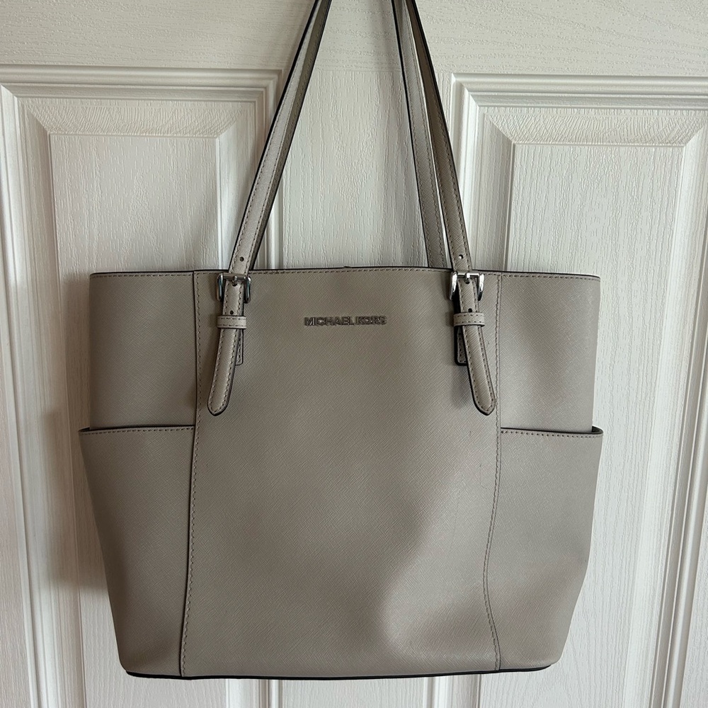 Michael Kor EUC, medium size shoulder tote bag.